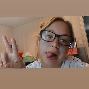 Meet your Posher, Alexis